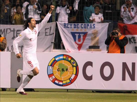 El argentino de Liga de Quito Hernán Barcos, festeja el segundo gol anotado ante Unión San Felipe. Foto: EFE