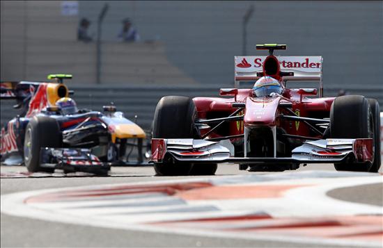 Fernando Alonso en entrenmientos libres en Abu Dhabi. Foto: EFE