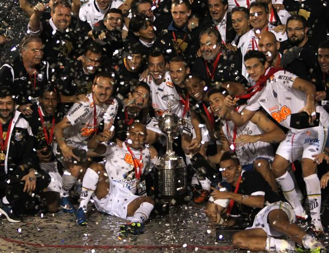Santos de Brasil celebra su tercer título de Copa Libertadores. Foto: EFE