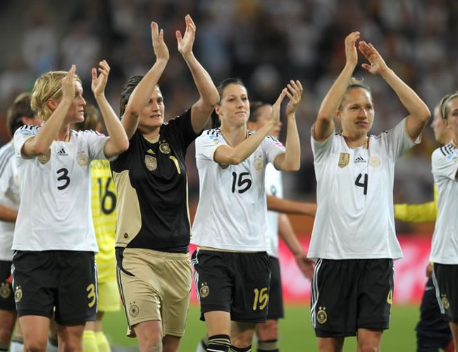Las jugadores de Alemania celebran luego de derrotar a la selección francesa. Foto: EFE