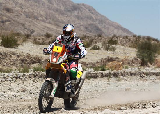 El piloto español Marc Coma, de la marca KTM, compite en la cuarta etapa del Rally Dakar 2012. Foto: EFE