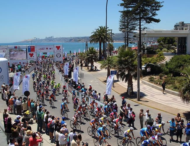 Imágenes de la Vuelta a Chile, con la participación de dos equipos colombianos. Foto: EFE