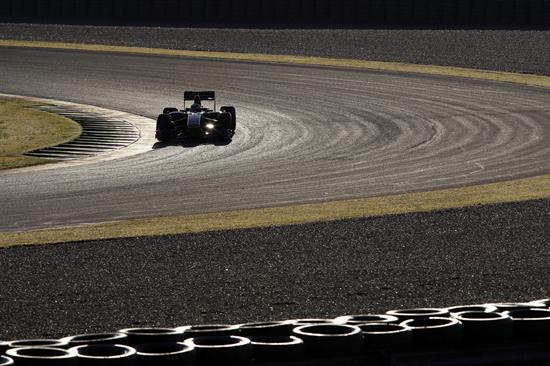Kimi Raikkonen mientras pilota en una sesión de entrenamiento. Foto: EFE