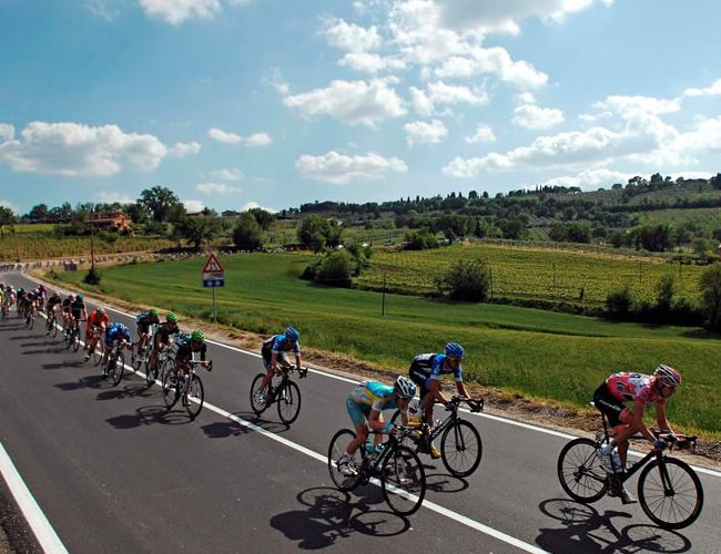 Corredores el el Giro de Italia 2012. Foto: EFE
