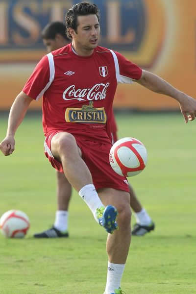 Claudio Pizarro, jugador de la Selección peruana que no estará en el choque ante Colombia. Foto: EFE