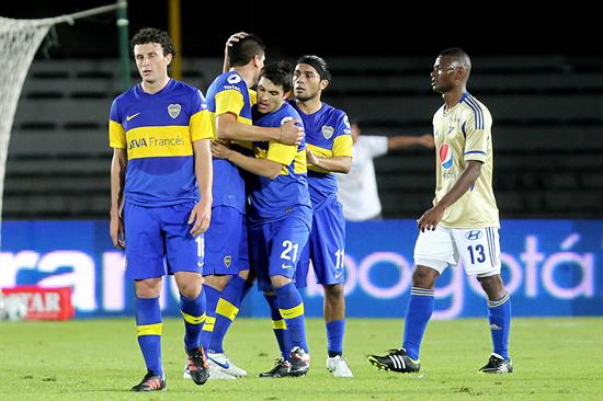 Los jugadores de Boca Juniors celebran el gol de su compañero Cristian Chavez (c), ante Millonarios. Foto: EFE