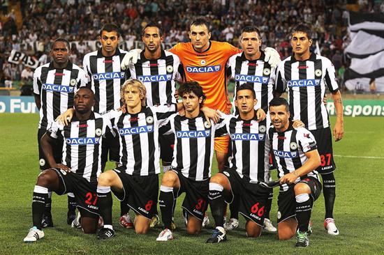 Ls jugadores del Udinese posan previo al partido; Armero es el número 27. Foto: EFE
