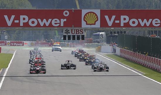 Largada del Gran Premio de Bélgica, se adelanta el venezolano Pastor Maldonado. Foto: EFE