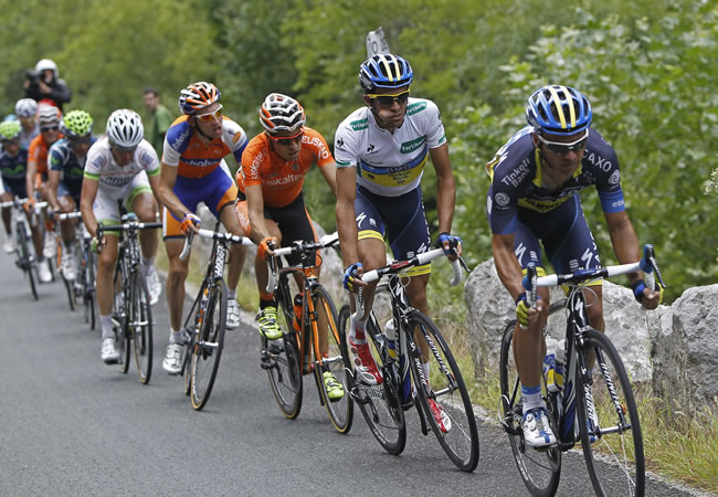 Alberto Contador encabeza el grupo de fuga en la 17a etapa. Foto: EFE