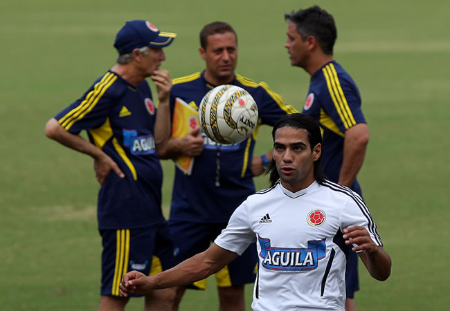 El delantero de la selección colombia Radamel Falcao García (frente) en un entrenamiento. Foto: EFE