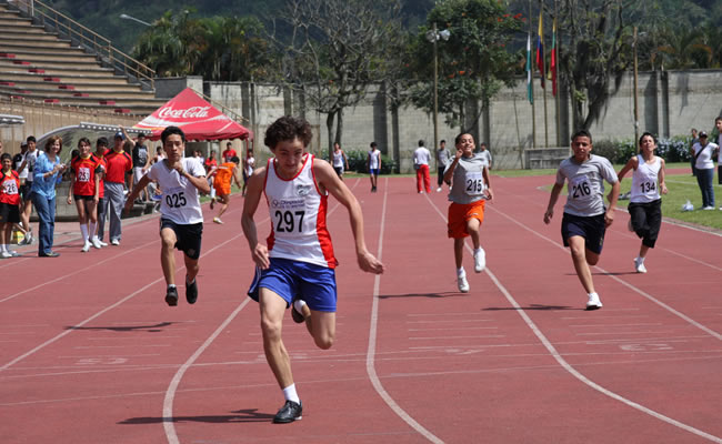 Competidores de atletismo en el Torneo de la Amistad 2011. Foto: EFE