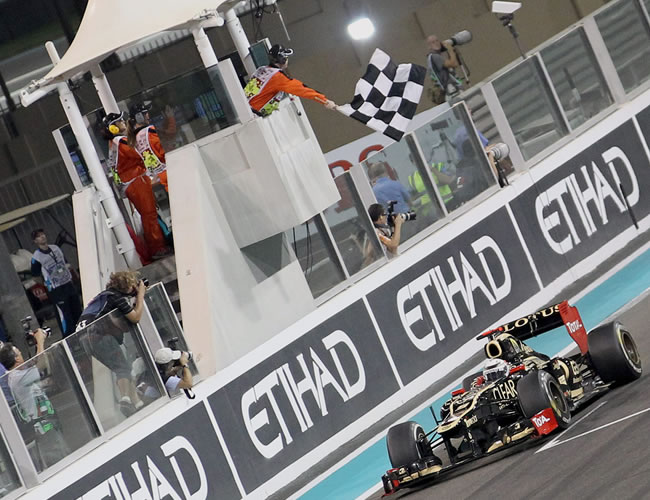 Finnish Formula One driver Kimi Raikkonen of Lotus wins the Abu Dhabi. Foto: EFE