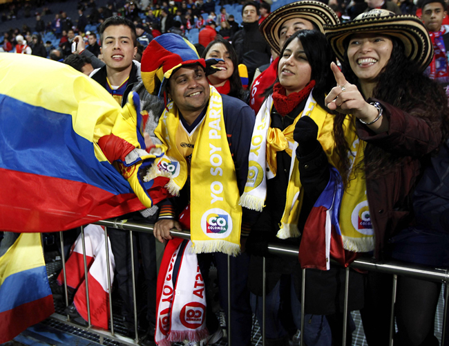 Aficionados colombianos en el estadio Vicente Calderón. Foto: EFE