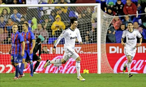El delantero del Real Madrid Álvaro Morata celebra su gol. Foto: EFE