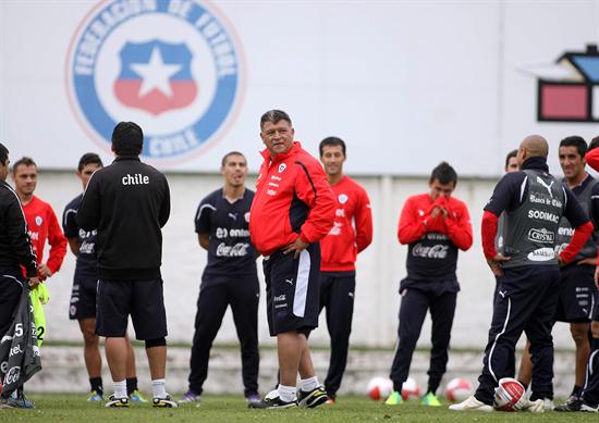 Claudio Borghi (c), director técnico de la selección Chilena de fútbol. Foto: EFE