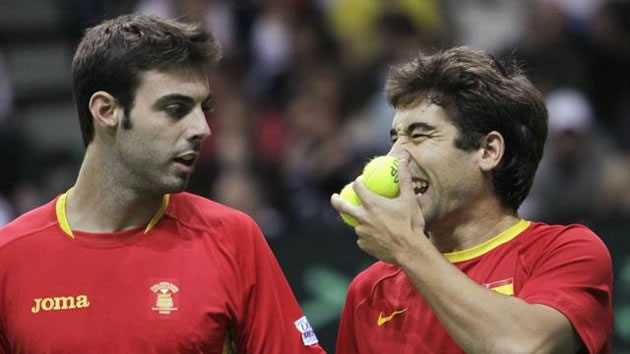 Los tenistas españoles Marc López y Marcel Granollers, durante el partido disputado con República Checa por la Copa Davis. Foto: EFE