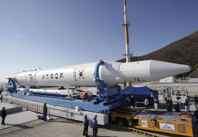 Cohete Naro-1, el primero fabricado parcialmente con tecnología autóctona del país. Foto: EFE