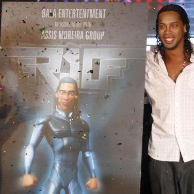 Ronaldinho luchará contra los aliens en una película. Foto: Facebook