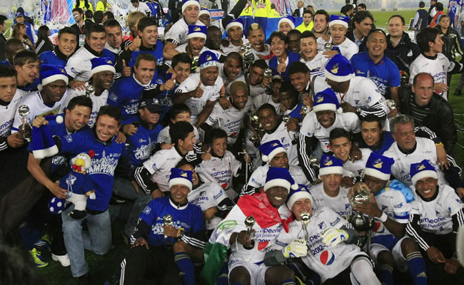 Los jugadores de Millonarios celebran la obtención del título del Fútbol Profesional Colombiano. Foto: EFE