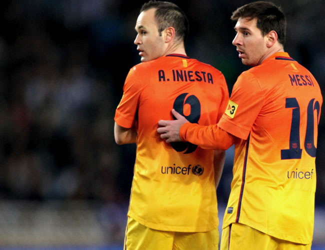El delantero argentino del FC Barcelona Lionel Messi (d) y el centrocampista Andrés Iniesta. Foto: EFE