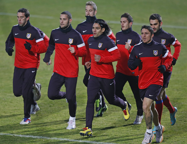 Entrenamiento con los jugadores del Atlético de Madrid. Foto: EFE