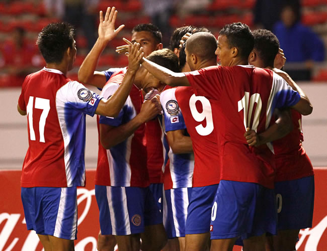 Los jugadores de Costa Rica celebran el paso a la final de la Copa Centroamericana. Foto: EFE