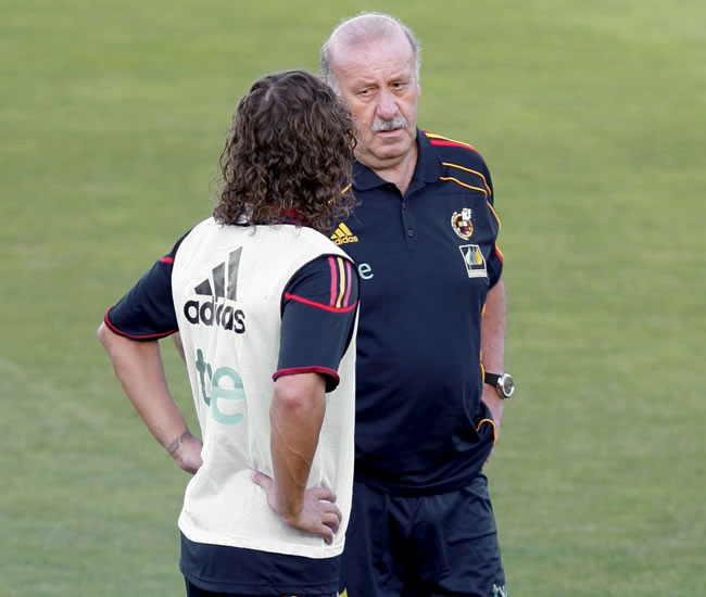Carles Puyol y Vicente Del Bosque. Foto: EFE