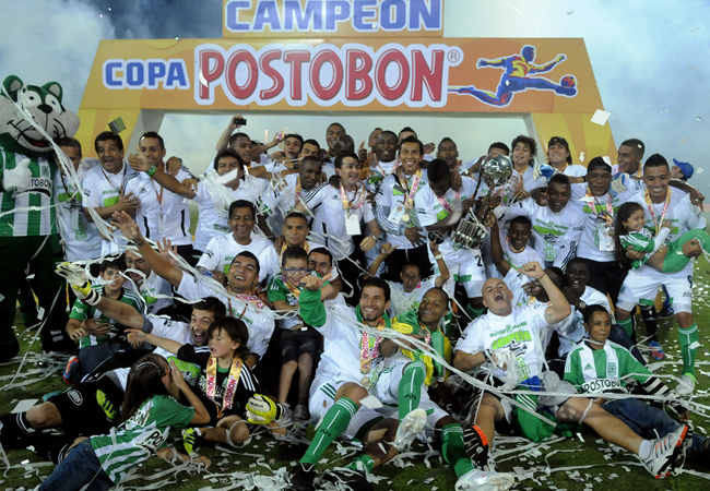 Los jugadores de Atlético Nacional celebran el título de la Copa Postobón 2012. Foto: EFE