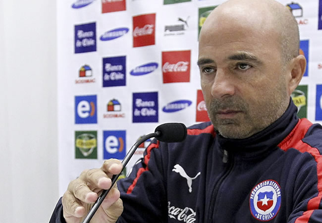 El seleccionador de fútbol de Chile, Jorge Sampaoli, durante la rueda de prensa. Foto: EFE