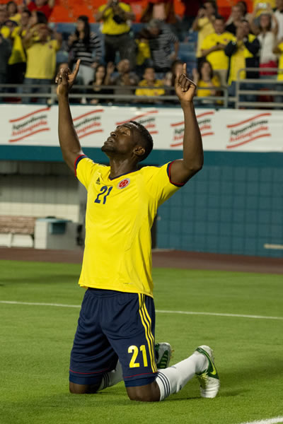 Jackson Martínez celebra después de anotar contra Guatemala. Foto: EFE