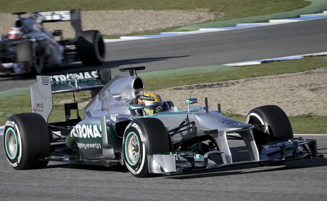 El piloto británico Lewis Hamilton del equipo Mercedes, durante entrenamientos en Jerez. Foto: EFE