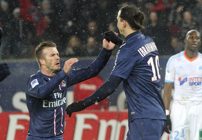 Zlatan Ibrahimovic (R) of Paris Saint-Germain celebrates with his teammate David Beckham. Foto: EFE