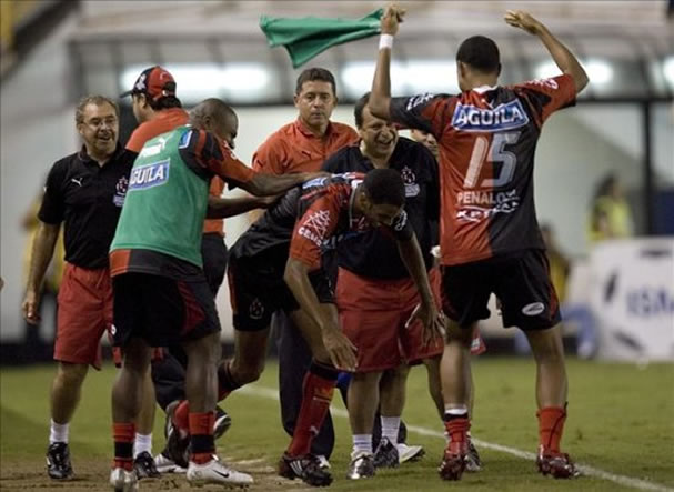 Celebración de los jugadores del Cúcuta Deportivo. Foto: EFE