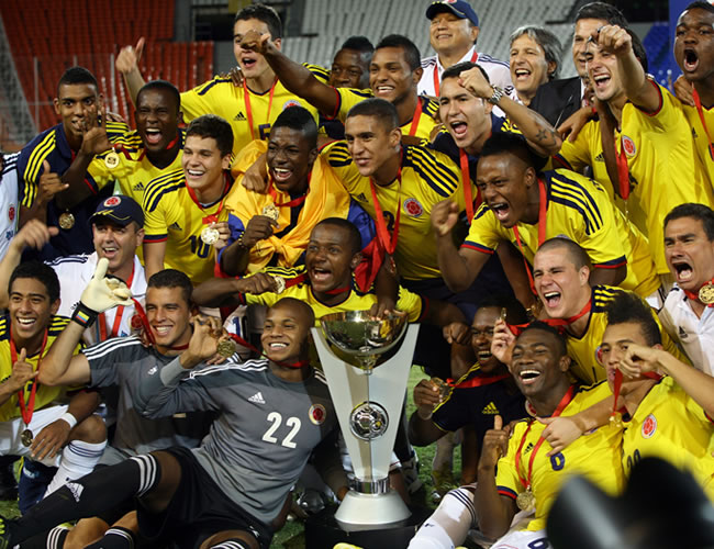 Los jugadores colombianos celebran el título en el Campeonato Sudamericano Sub-20. Foto: EFE