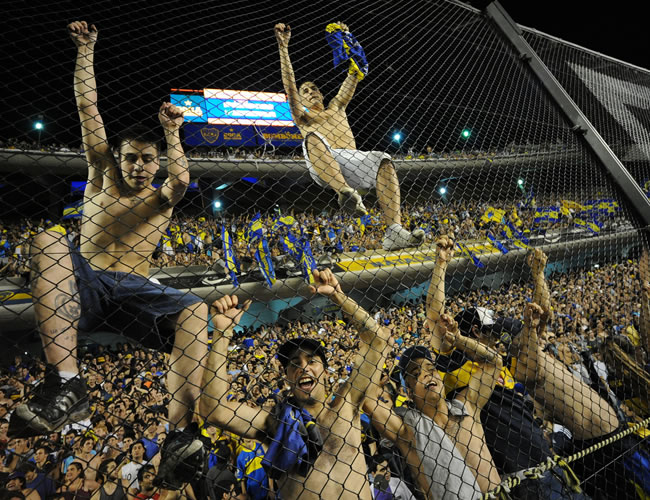 Hinchas de Boca Juniors en La Bombonera. Foto: EFE