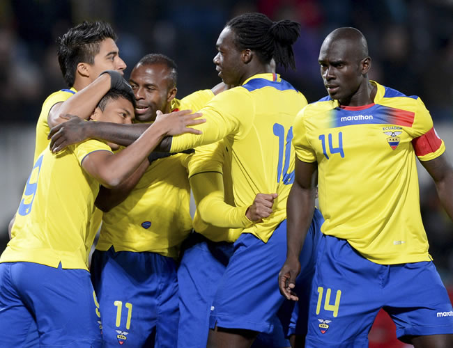 Los jugadores de Ecuador celebran un gol marcado. Foto: EFE