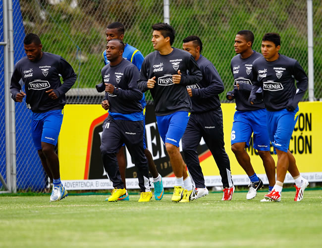 Entrenamiento de los jugadores de la Selección de Ecuador. Foto: EFE