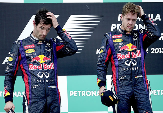 Los pilotos de Red Bull en el podio de Malasia, Mark Webber (i) y Sebastian Vettel (d). Foto: EFE
