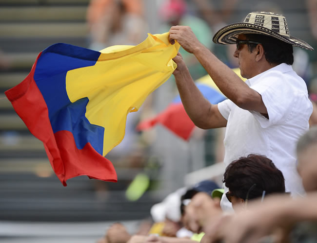 Aficionados colombianos apoyan a Alejandro Falla. Foto: EFE