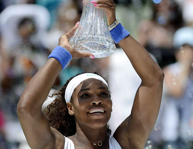 La tenista estadounidense Serena Williams se corona campeona del Abierto de Miami. Foto: EFE