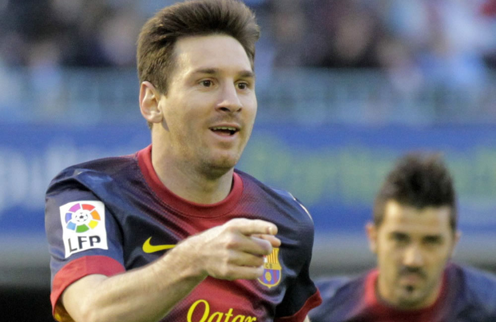 El delantero argentino del Barcelona Lionel Messi (i) celebra el gol que ha marcado, el segundo de su equipo frente al Celta. Foto: EFE