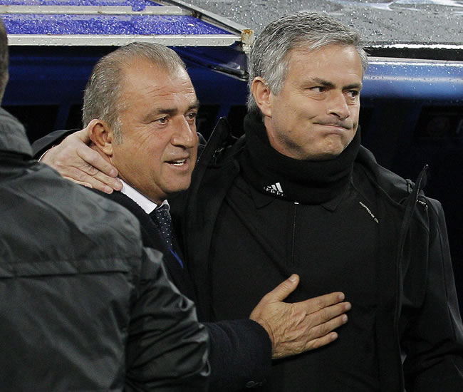 El entrenador del Real Madrid, el portugués José Mourinho (d), y el técnico del Galatasaray Fatih Terim (i). Foto: EFE