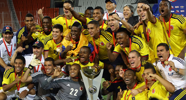 Los jugadores de Colombia celebran el título del Sudamericano Sub-20. Foto: EFE