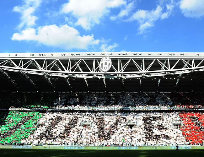 Aficionados de Juventus celebran antes del partido la conquista del título. Foto: EFE