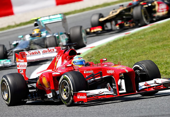 El piloto español de Ferrari, Fernando Alonso, a bordo de su monoplaza en el Gran Premio de España. Foto: EFE