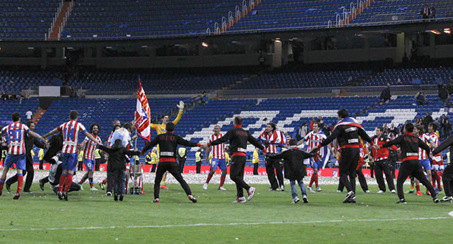 Los jugadores del Atlético de Madrid celebran su victoria ante el Real Madrid en la final de la Copa del Rey. Foto: EFE