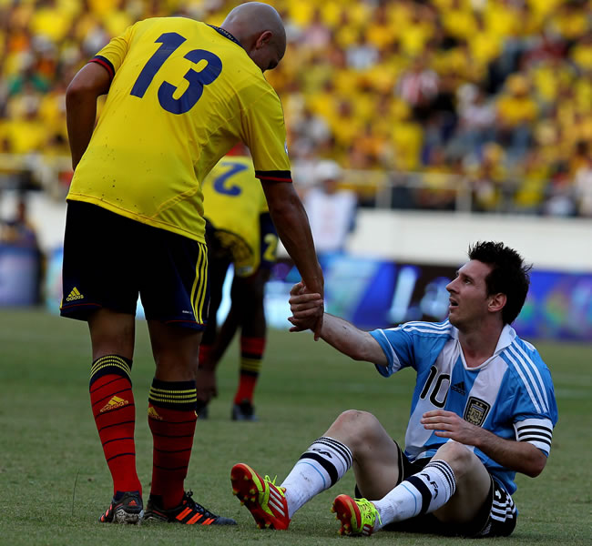 Leo Messi ante Colombia en Barranquilla. Foto: EFE