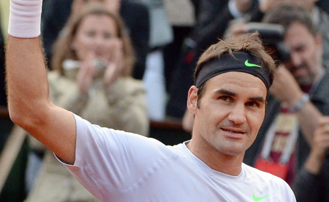 Federer sufre en cinco sets y pasa a cuartos con Ferrer, Tsonga y Robredo. Foto: EFE