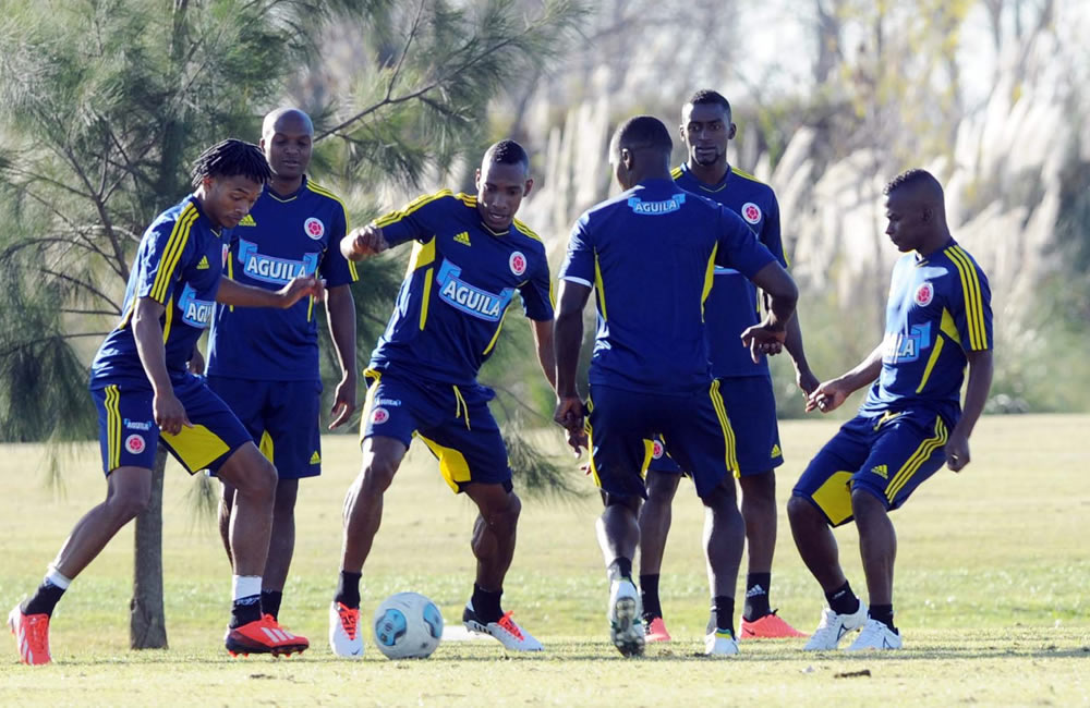 Jugadores de la selección Colombia durante un entrenamiento del equipo en Buenos Aires. Foto: EFE