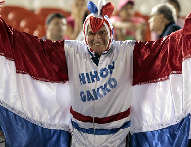 Un aficionado de Paraguay apoya a su selección. Foto: EFE